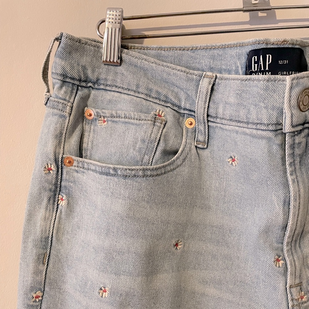 Embroidered daisy Gap jeans
